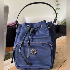 NWT Authentic Tory Burch Virginia Bucket Mini bag Color: navy bLue